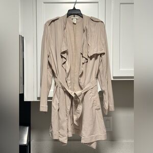 H&M lightweight cream tan trench coat jacket